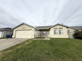 7570 Wrenwood Dr in Sacramento, CA - Building Photo