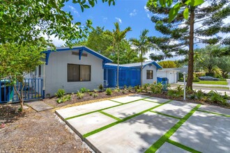 3225 SW 58th Ave in Miami, FL - Building Photo - Building Photo