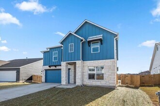 144 Donn Brooks Dr in Kyle, TX - Foto de edificio - Building Photo