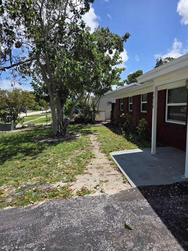 3818 Everglades Rd in Palm Beach Gardens, FL - Building Photo - Building Photo