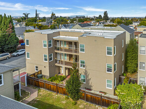 350 Lafayette Ave in San Leandro, CA - Foto de edificio - Building Photo