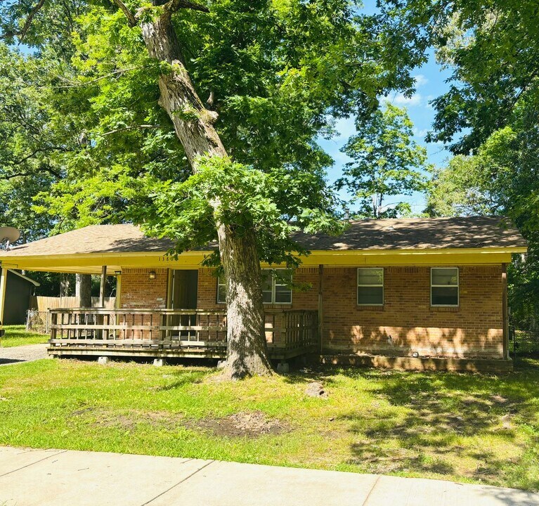 13808 Joan Dr in Shannon Hills, AR - Building Photo