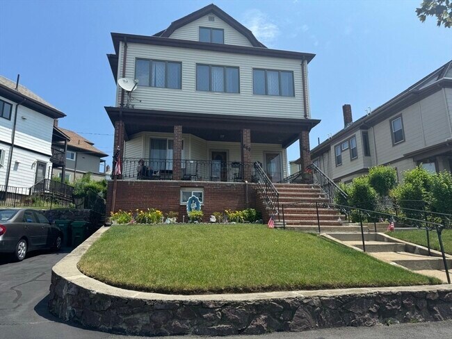 669 Fellsway-Unit -1 in Medford, MA - Building Photo - Building Photo