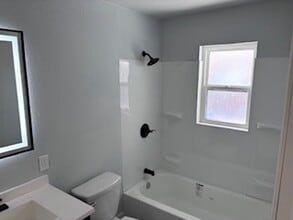 1051 Washington Ave in Madison, IL - Building Photo - Building Photo