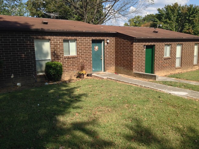 Crestview Apartments in Madisonville, TN - Building Photo - Building Photo