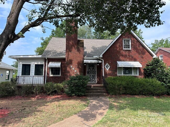 property at 2505 Tuckaseegee Rd