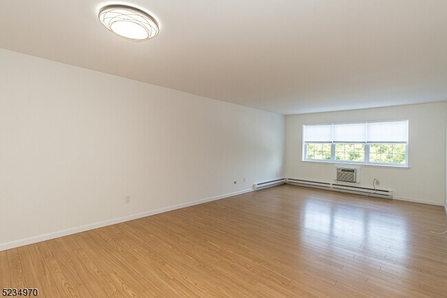 530 Park Ave-Unit -214 in Scotch Plains, NJ - Building Photo - Building Photo