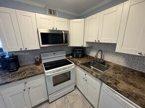3040 NE 16th Ave in Oakland Park, FL - Building Photo - Building Photo