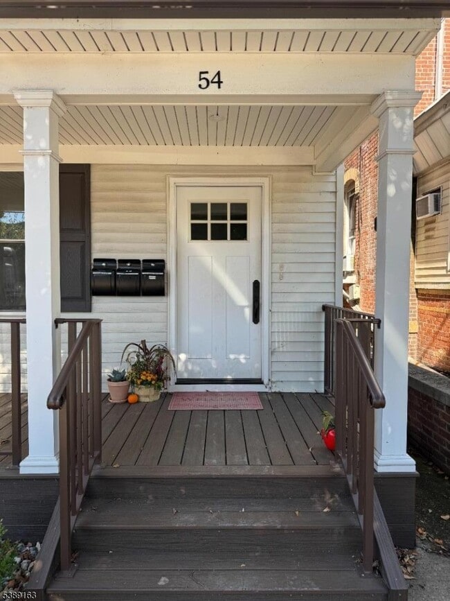 54 W Somerset St in Raritan, NJ - Building Photo - Building Photo