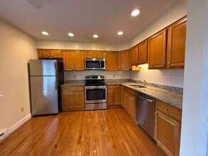 18 Triangle St in Danbury, CT - Building Photo - Building Photo