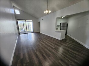 216 Lake Pointe Dr in Oakland Park, FL - Building Photo - Building Photo