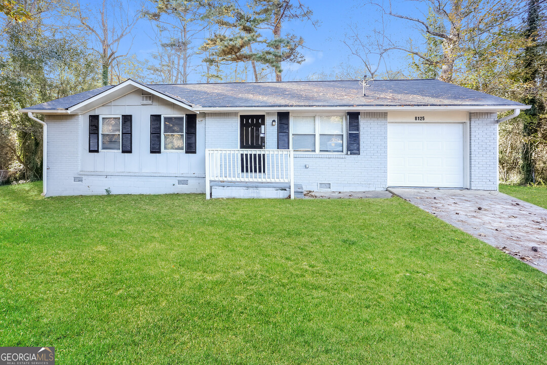 8125 Attleboro Dr in Jonesboro, GA - Building Photo