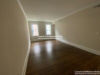 17 Short St, Unit 6 in Brookline, MA - Foto de edificio - Building Photo