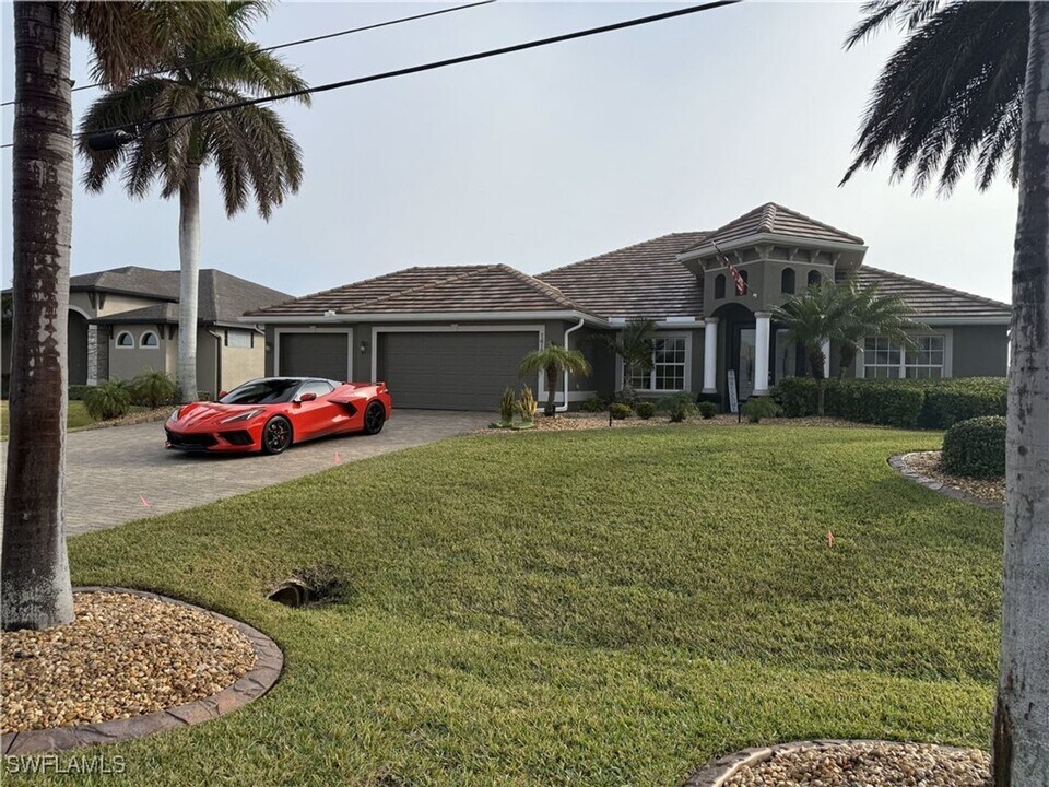 1419 Old Burnt Store Rd N in Cape Coral, FL - Building Photo