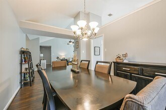 4030 Bentley Dr in Pearland, TX - Building Photo - Building Photo