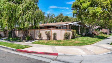 Palm Garden Apartments in Anaheim, CA - Building Photo - Building Photo