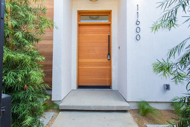 2515 Federal Ave in Los Angeles, CA - Building Photo - Building Photo