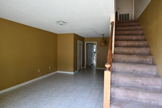 755 E Boyd Dr, Unit #D in Baton Rouge, LA - Foto de edificio - Building Photo