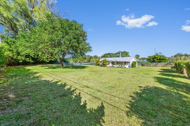 243 NW 35th St in Boca Raton, FL - Building Photo - Building Photo