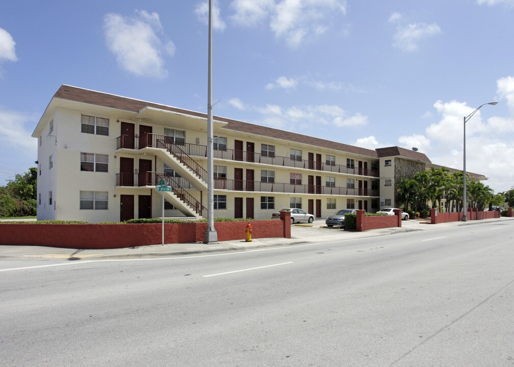 Michael Apartments in North Miami, FL - Building Photo