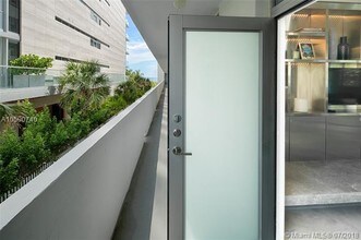 301 Ocean Dr-Unit -204 in Miami Beach, FL - Foto de edificio - Building Photo