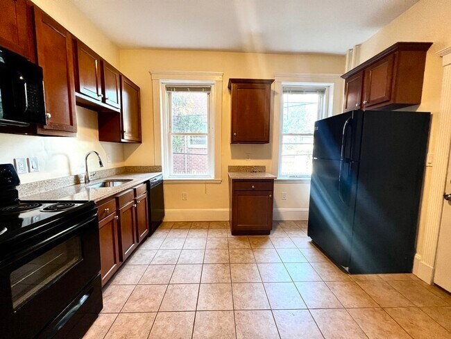 14 Trowbridge St, Unit 3L in Cambridge, MA - Building Photo - Building Photo