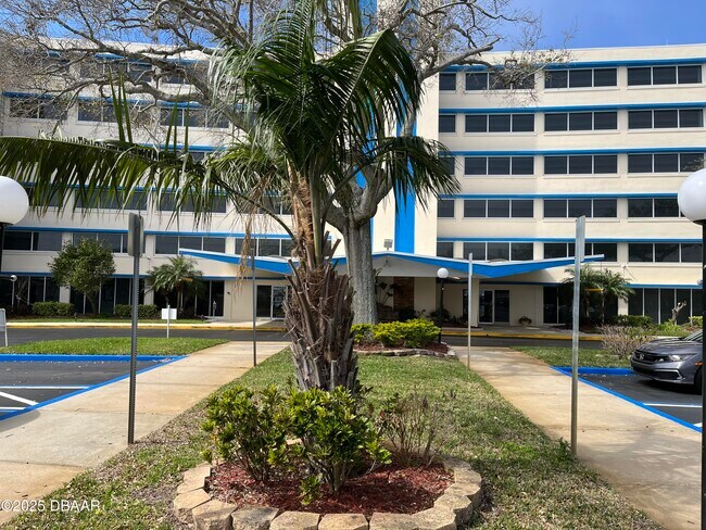 property at 1224 S Peninsula Dr
