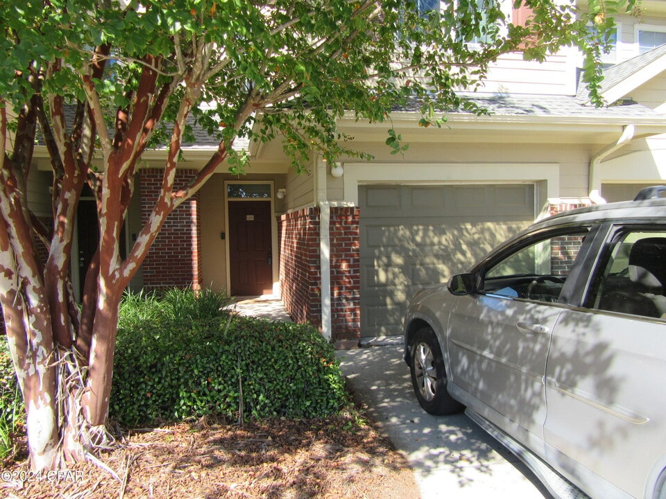 1203 Baldwin Rowe Cir in Panama City, FL - Foto de edificio