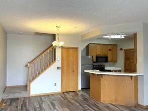 18183 Warbler Ln in Eden Prairie, MN - Building Photo - Building Photo