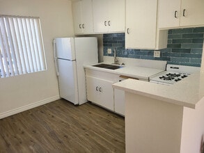 361 13th St, Unit SEAL BEACH #4 in Seal Beach, CA - Building Photo - Building Photo