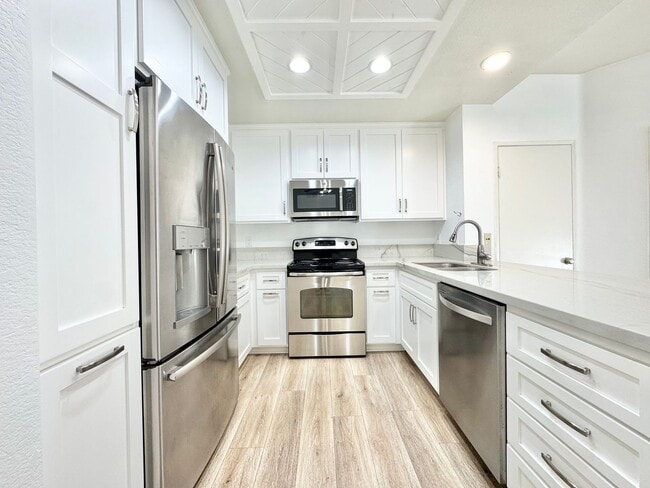 205 Gallery Wy in Tustin, CA - Building Photo - Building Photo