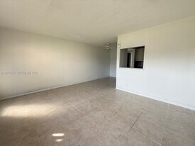 210 Canterbury J in West Palm Beach, FL - Building Photo
