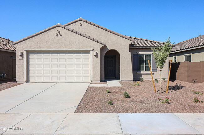 17774 W Encinas Ln in Goodyear, AZ - Foto de edificio - Building Photo