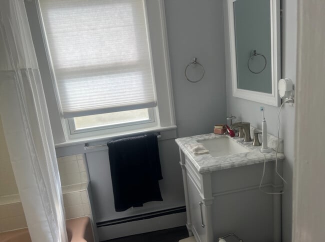 43 2nd Ave, Unit Apartment 1  first floor in Garwood, NJ - Building Photo - Building Photo