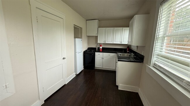 property at 3508 Mosley Ct