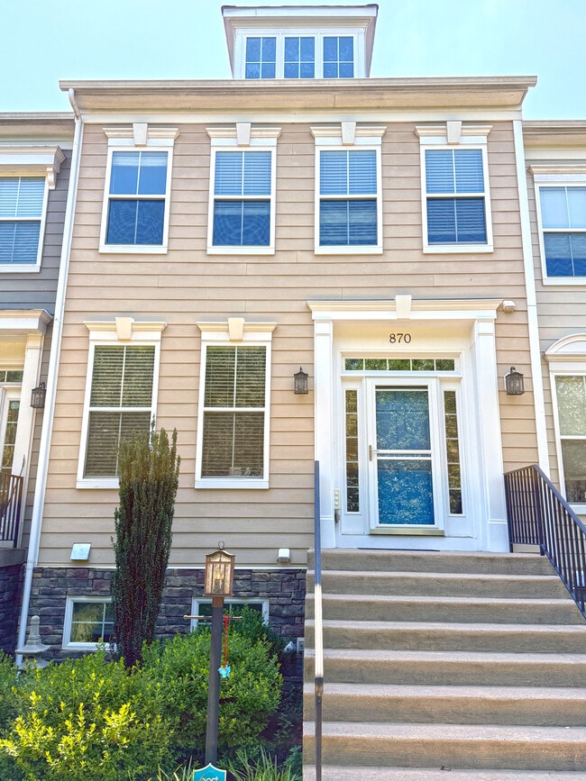 property at 870 Belvedere Blvd