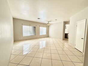 1113 Lumina Ct in Las Vegas, NV - Foto de edificio - Building Photo