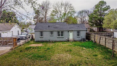 1017 Mill St in Springdale, AR - Building Photo - Building Photo