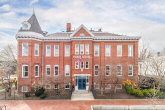 Pierce School Lofts in Washington, DC - Foto de edificio - Building Photo