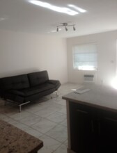 2241 Monroe St, Unit 10 in Hollywood, FL - Building Photo - Building Photo