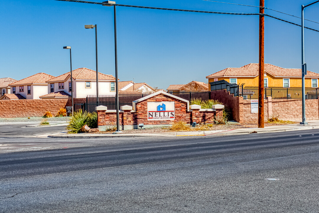 Nellis Family Housing in Las Vegas, NV - Foto de edificio