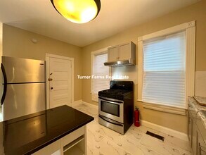 10 Bucknam St, Unit 1 in Boston, MA - Foto de edificio - Building Photo