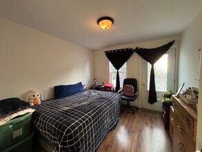 523 Canterbury Dr in Fredericton, NB - Building Photo - Building Photo