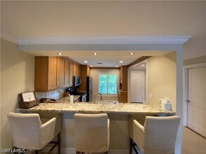 9101 Vanderbilt Dr in Naples, FL - Foto de edificio - Building Photo