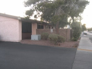4310 Caliente St in Las Vegas, NV - Building Photo - Building Photo