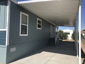 1601 S Sandhill Rd in Las Vegas, NV - Building Photo - Building Photo