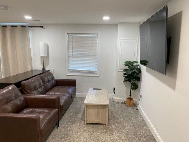 7416 Rhondda Dr in Lorton, VA - Building Photo - Building Photo