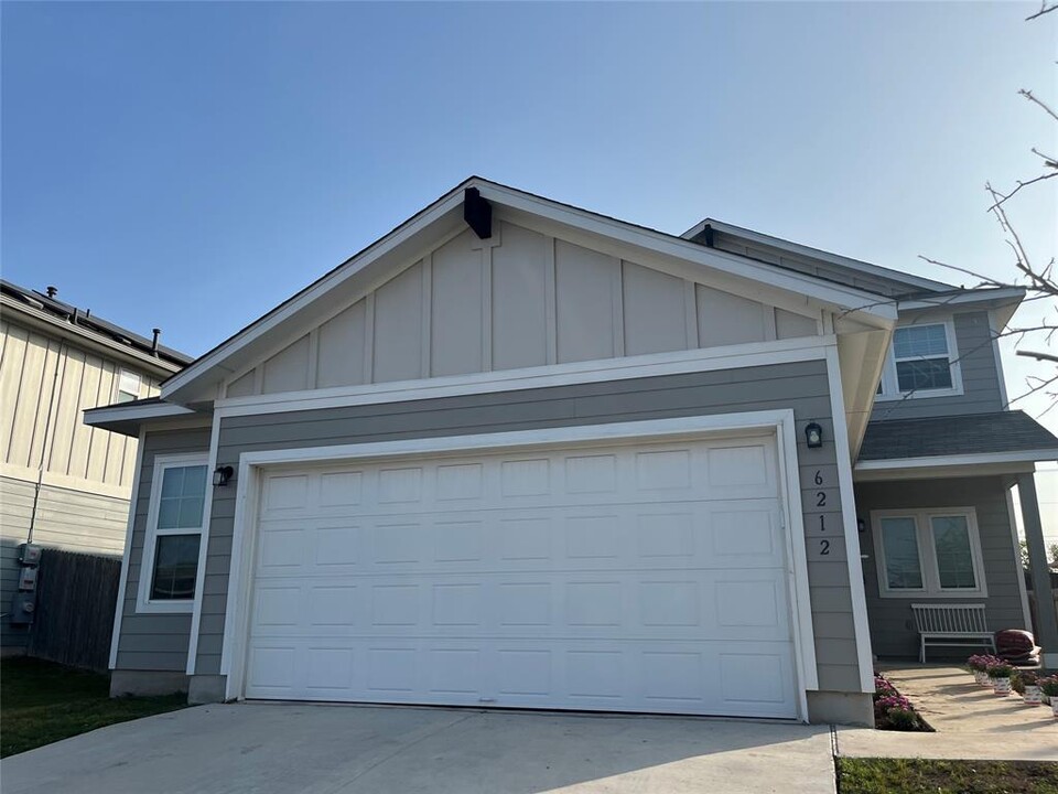 6212 Belgrave Dr in Austin, TX - Building Photo