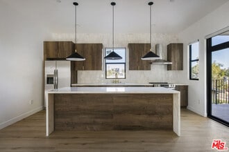 2651 Vineyard Ave in Los Angeles, CA - Foto de edificio - Building Photo