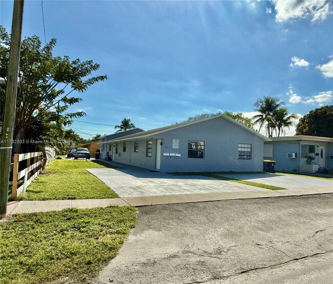 255 SW 12th St in Dania Beach, FL - Building Photo - Building Photo